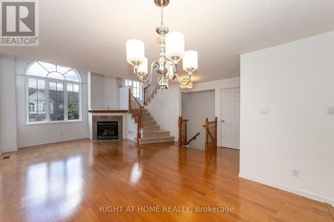 Photo du bâtiment - 70 Edenvale Dr