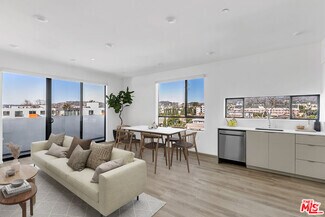 Building Photo - 521 N Gramercy Pl