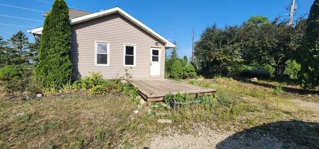 Building Photo - 2 bedroom 1 bath house