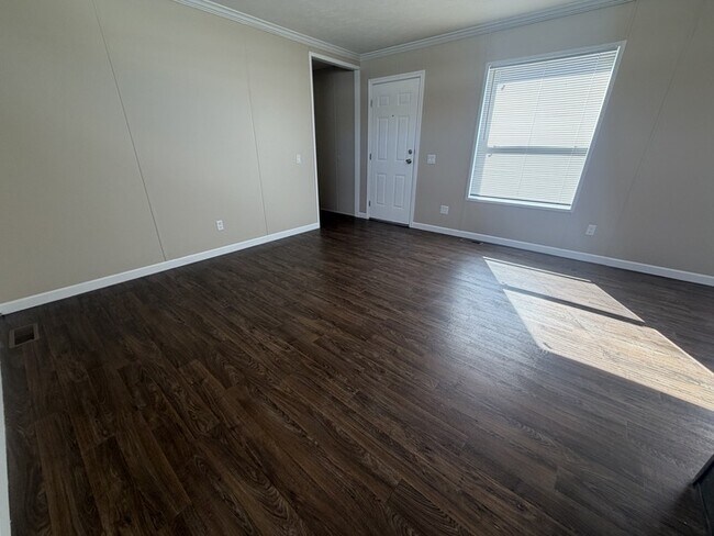 Building Photo - 38127 Ducharme Dr