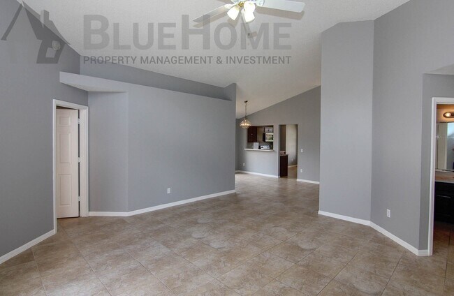 Building Photo - Newly Renovated 3/2/2 cul-de-sac home off ...