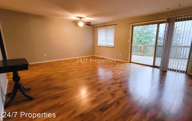 Building Photo - 3 br, 2 bath House - 1330 SE Beaver Creek ...