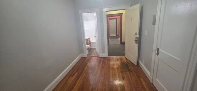 Building Photo - 44 Estes St