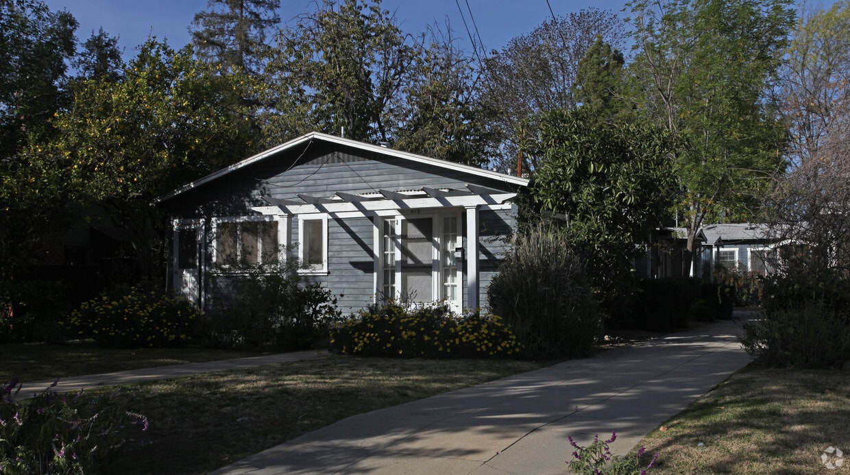 Building Photo - 418-424 El Centro St