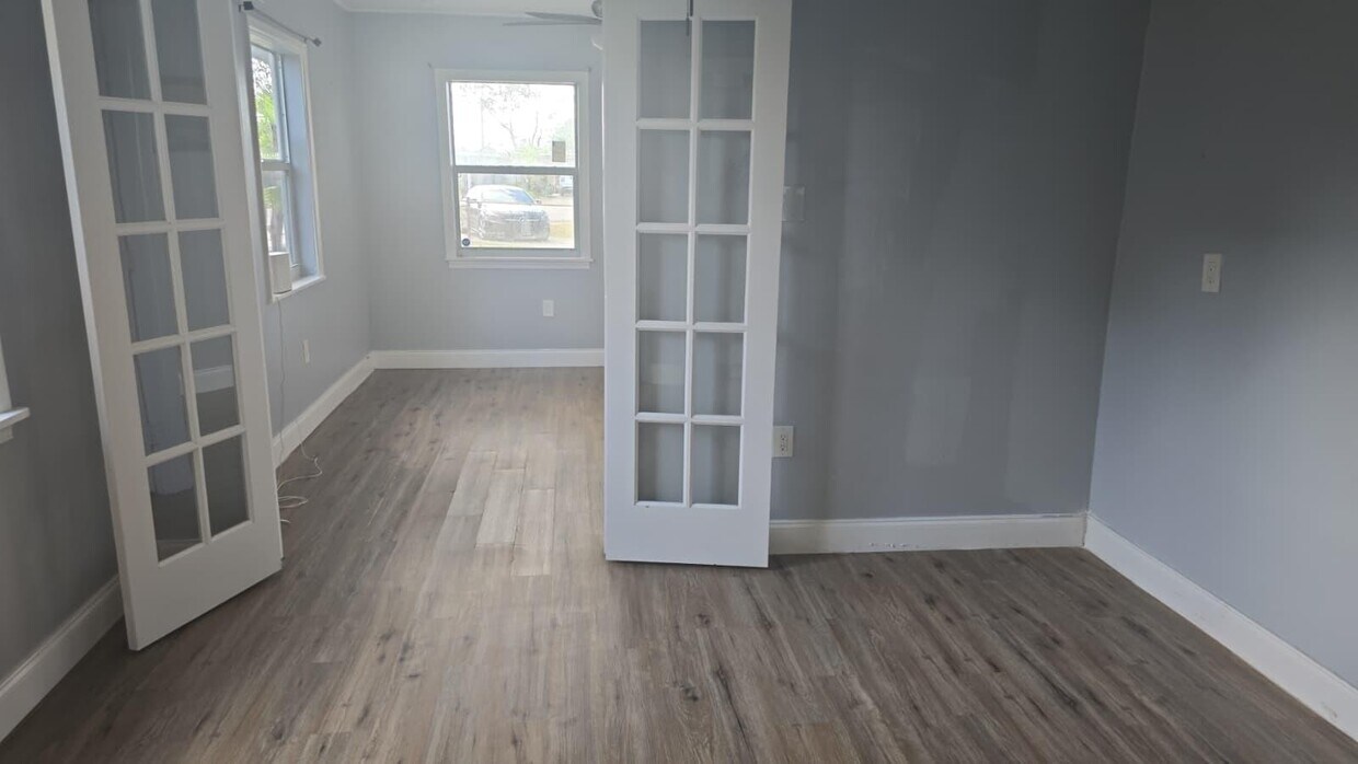 Building Photo - 220 Fleming Ave