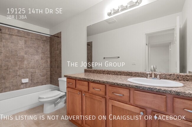 Building Photo - Stunning 3 bed, 2.5 bath home in desirable...