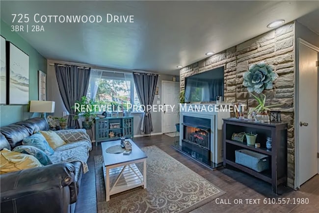 Building Photo - 725 Cottonwood Dr
