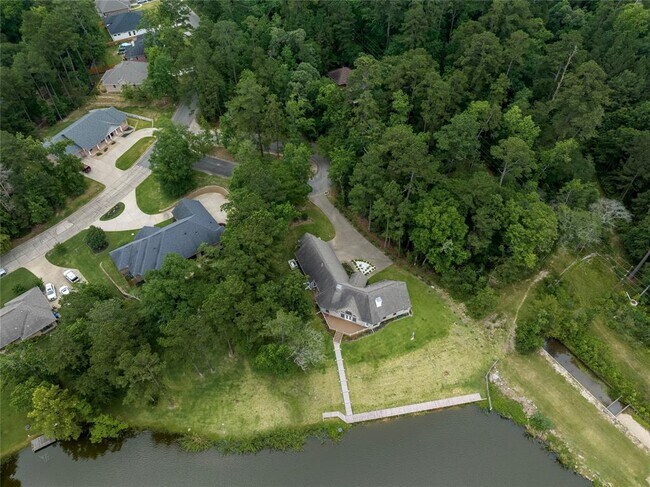 Building Photo - 2151 Greentree Dr
