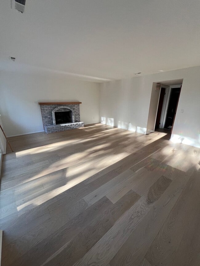 Building Photo - 20915 NE 17th St