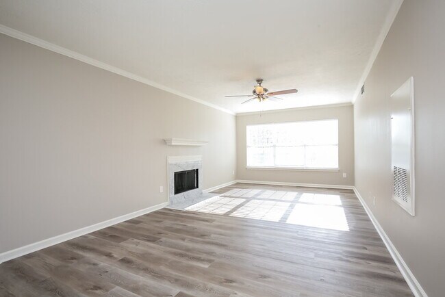 Building Photo - 200 Lake Forest Dr