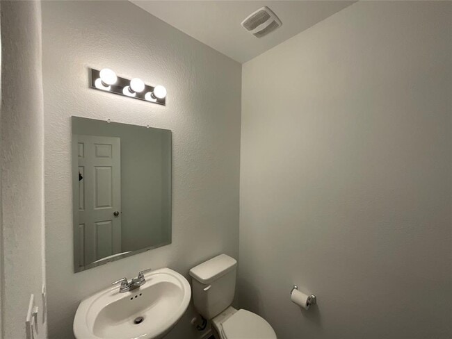 Building Photo - 128 Banyon Dr