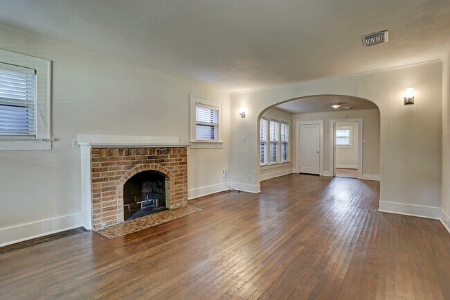 Foto del edificio - Well Maintained 2 Bedroom House