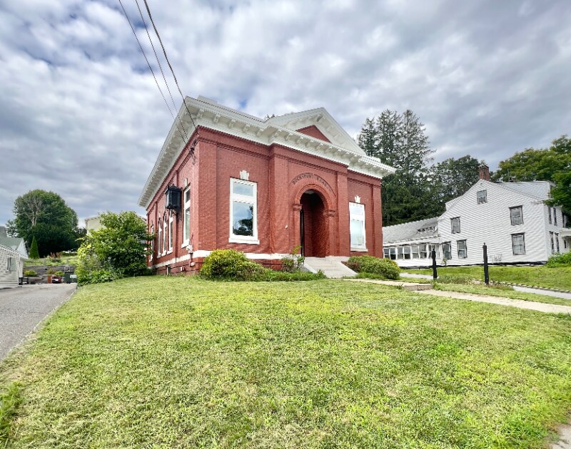 Primary Photo - 55 Main St