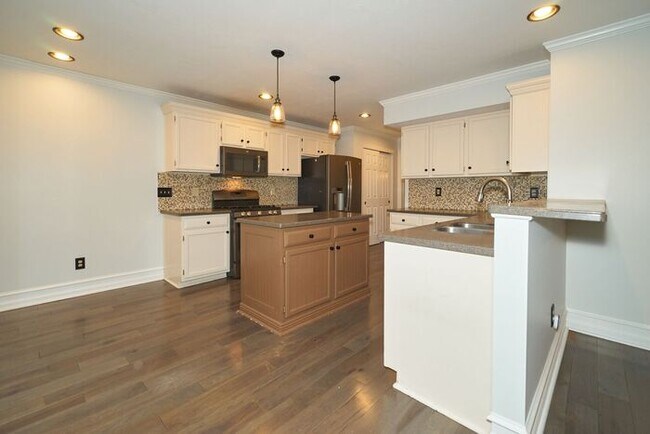 Foto del edificio - 4 BR with Great Floorplan in Carmel Schools!