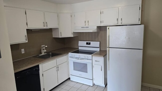 Building Photo - 176 Maple Ave
