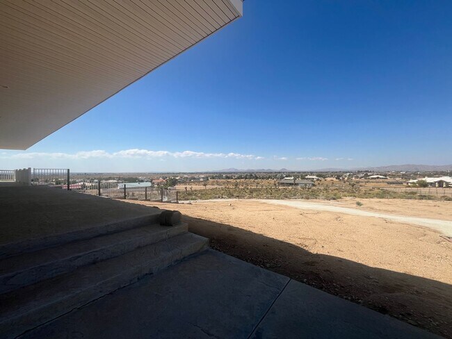 Foto del edificio - 3 bedroom 2.5 bath in the Mariana Ranchos !!