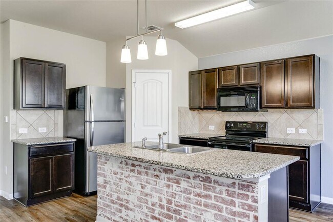 Foto del edificio - 5800 Montrelia Dr