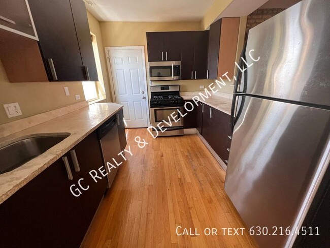 Building Photo - 1671 W Farwell Ave