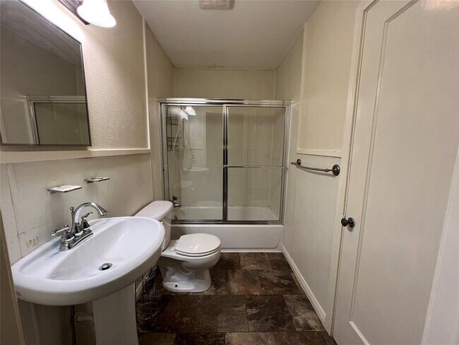 Foto del edificio - 604 W 11th St