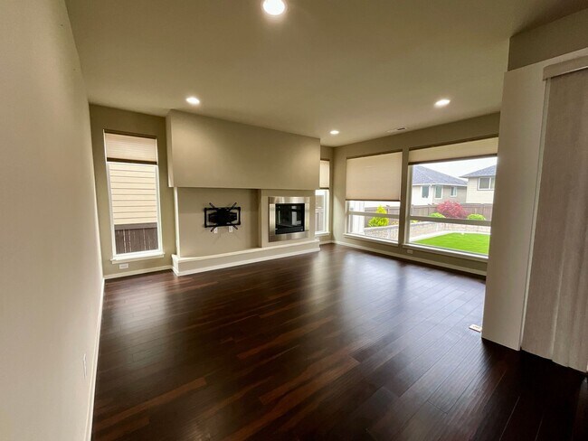 Foto del edificio - Beautiful and Spacious 4 Bedroom Home in M...