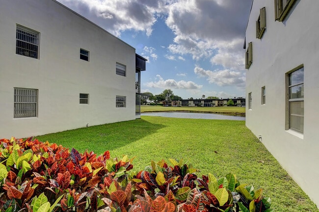 Building Photo - 974 Normandy Trail