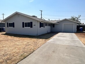 Building Photo - 1385 Davis St