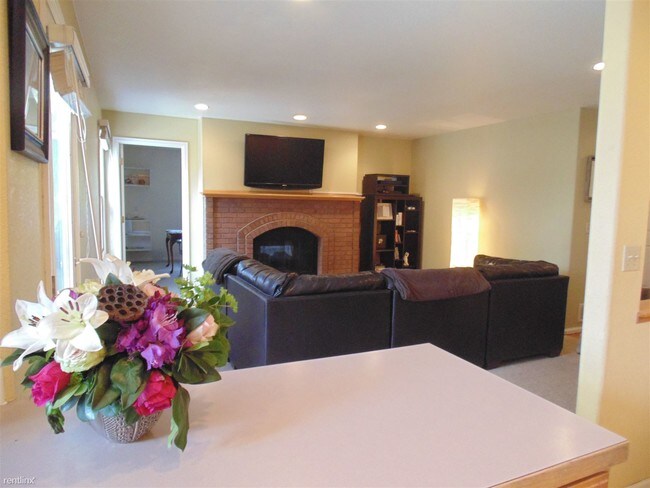 Building Photo - 2124 Stoney Pine Ct