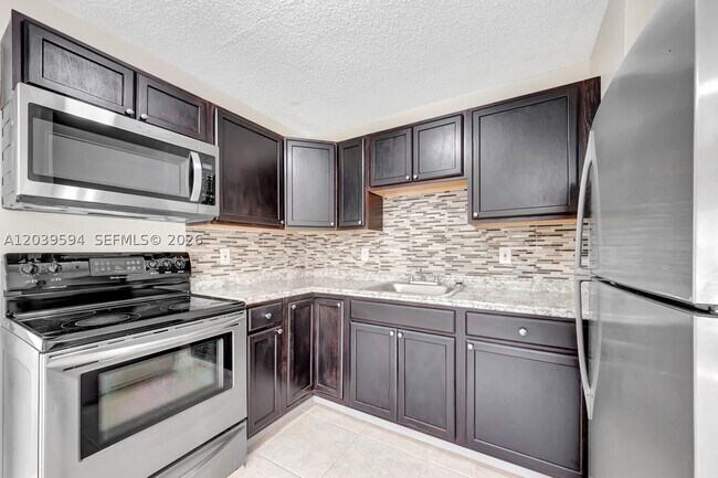 Foto del edificio - 2610 Riverland Dr