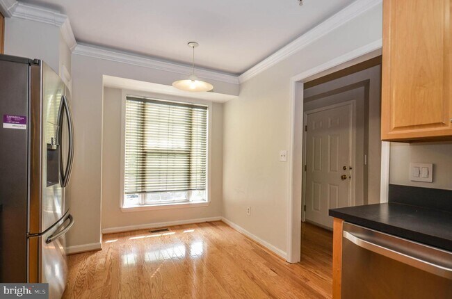 Foto del edificio - 8860 Ashgrove House Ln