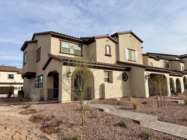 Foto del edificio - 3 BED 2.5 BATH 2 CAR GARAGE TOWNHOUSE IN CADENCE HENDERSON WITH LOFT