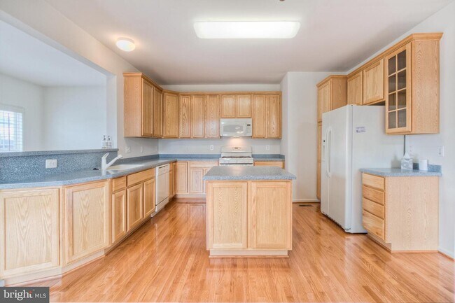 Building Photo - 18 Popes Creek Ln