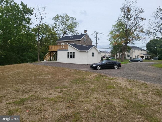 Building Photo - 607 N Trooper Rd