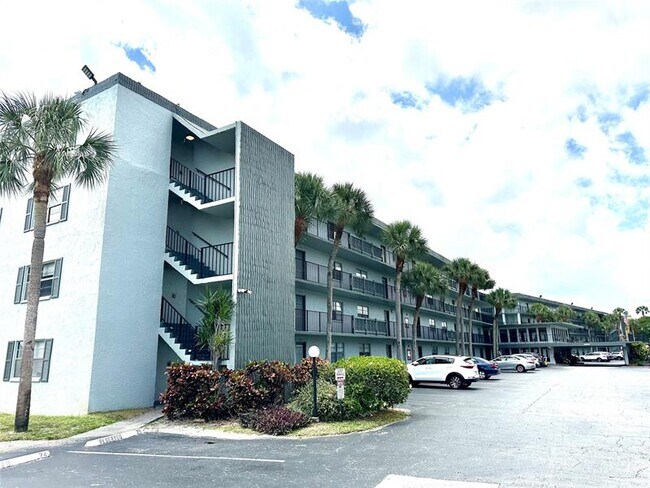 Foto del edificio - 9440 SW 8th St