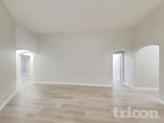 Foto del edificio - 2832 Mistywood Ln