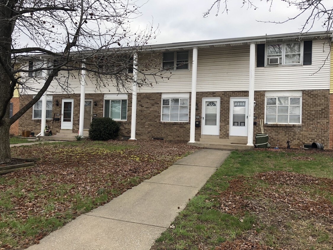 2077 Brentwood Dr, Middletown, PA 17057 Townhome Rentals in