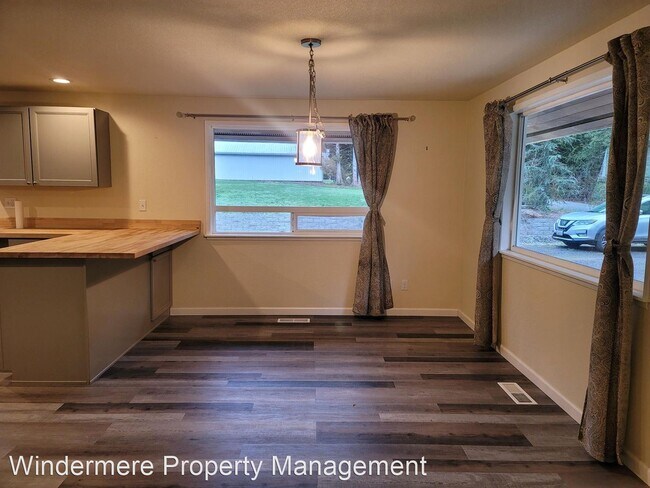 Foto del edificio - 2 br, 2 bath House - 17979 Purves Avenue NE