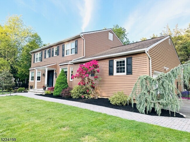 Foto del edificio - 452 S Woods Rd