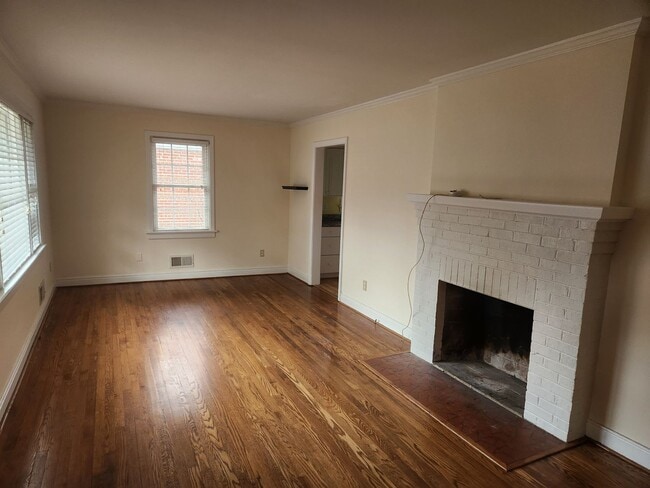 Building Photo - Brick Rancher Near West End/Willow Lawn Area