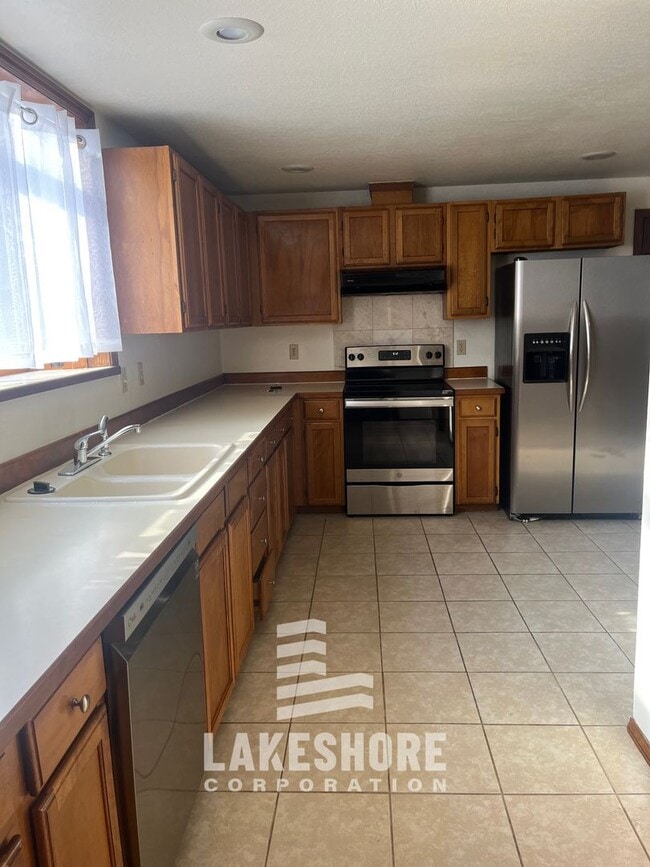 Building Photo - Spacious 4 Bed 3 Bath Lynnwood Home w/ Ful...