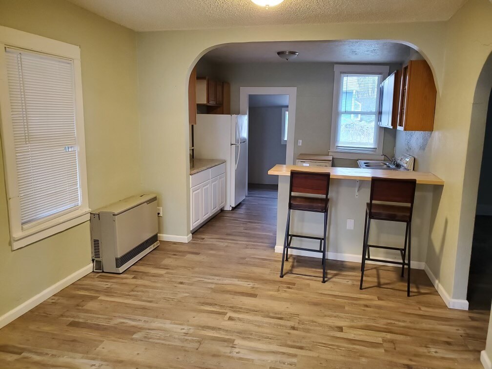 Foto principal - 619 20th St N