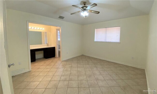 Foto del edificio - 3100 Goldcrest Ave