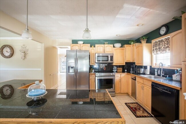 Building Photo - 356 Nassau Blvd