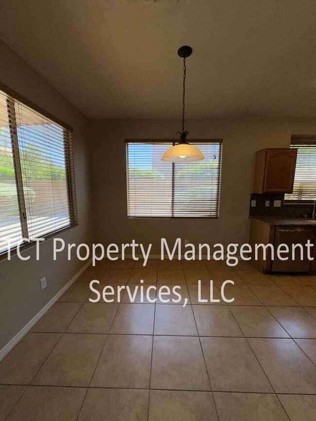 Building Photo - Beautiful 5 bedroom, 3 bath home in Chandler!