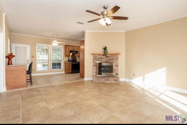 Building Photo - 15155 Cocodrie Ave