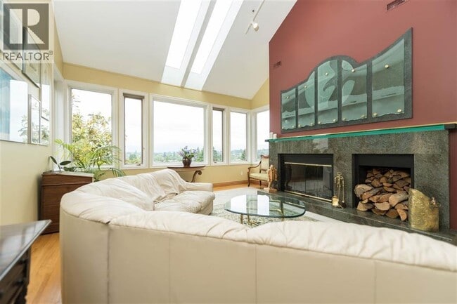 Building Photo - 4612 Puget Dr