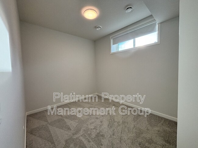 Building Photo - 45 Creekview Mnr SW