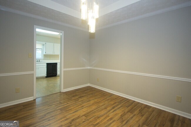 Foto del edificio - 2421 Sherrie Ln SW