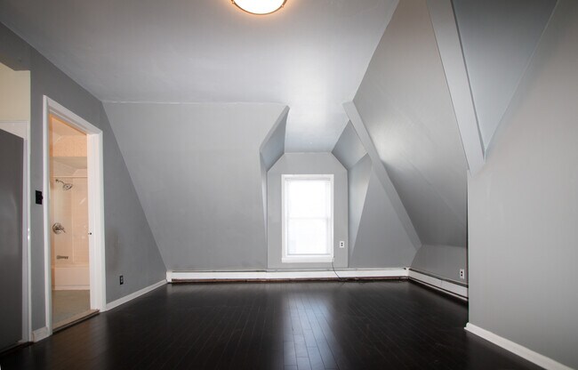 Building Photo - 26 E 32nd St