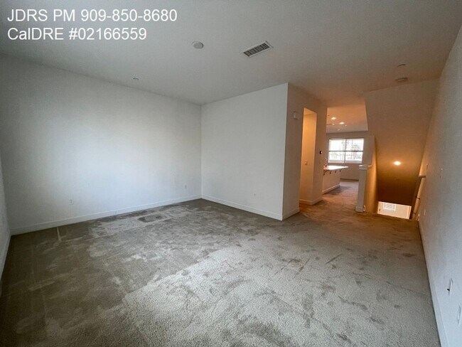 Foto del edificio - El Monte 2 Bedroom Townhome