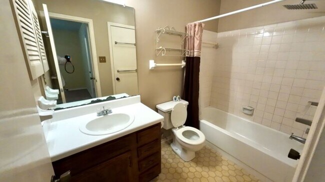 Foto del edificio - 5900 Grelot Rd